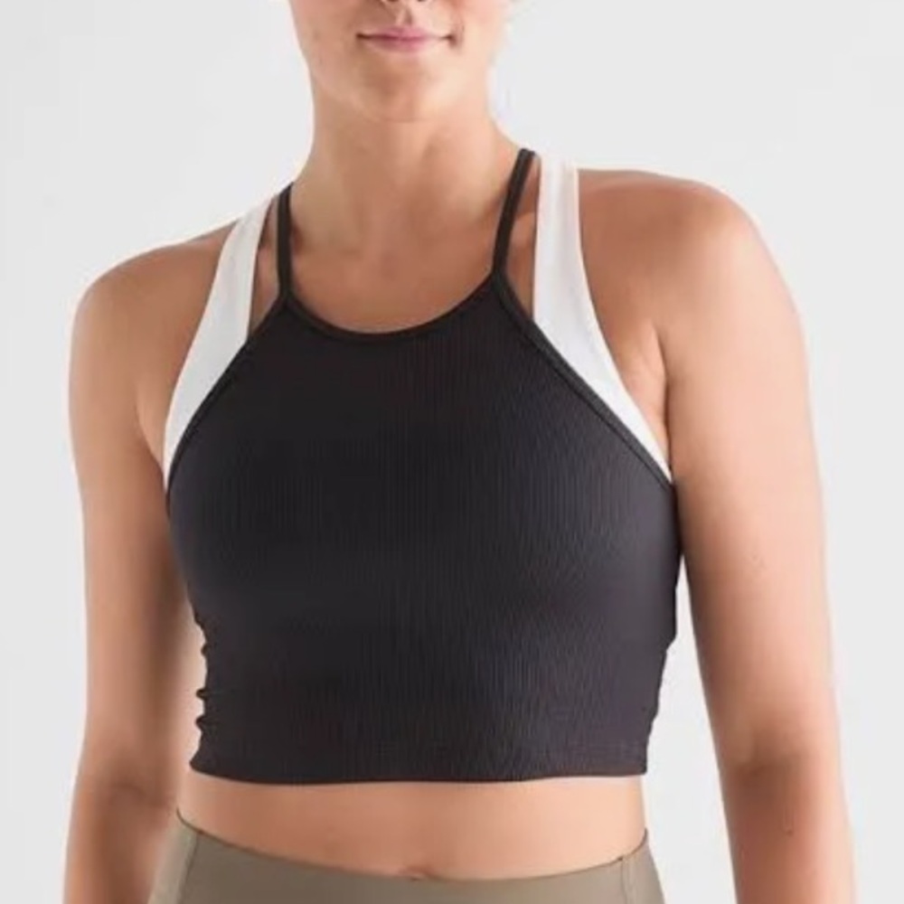 No bull crop black tank, flattering style, great for layering with a sports bra!